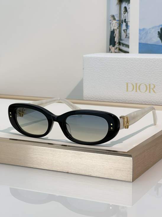 Picture of Dior Sunglasses _SKUfw80880054fw
